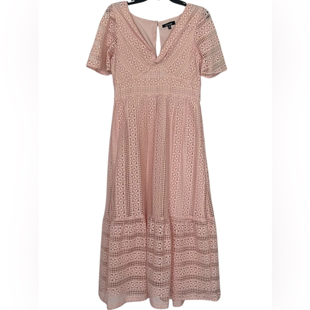 Kenzie lace midi dress. Size 8. Worn once. Excellent condition. Blush